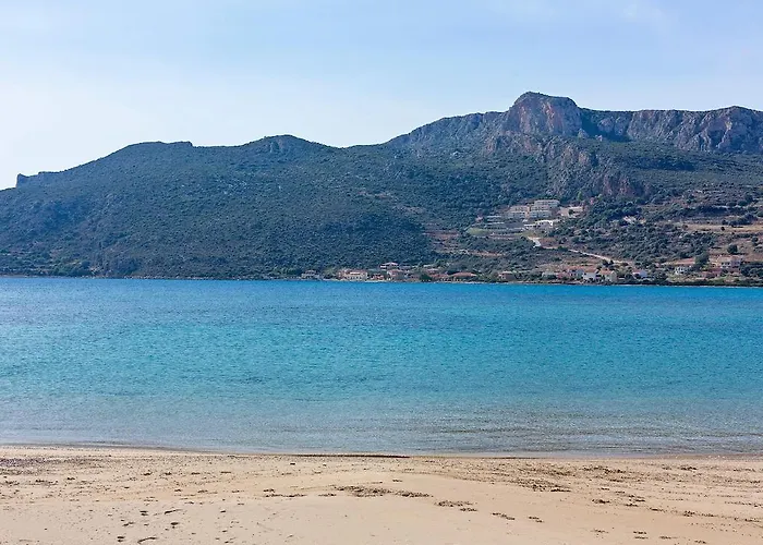 κυνίσκα Ξενοδοχείο Πλύτρα